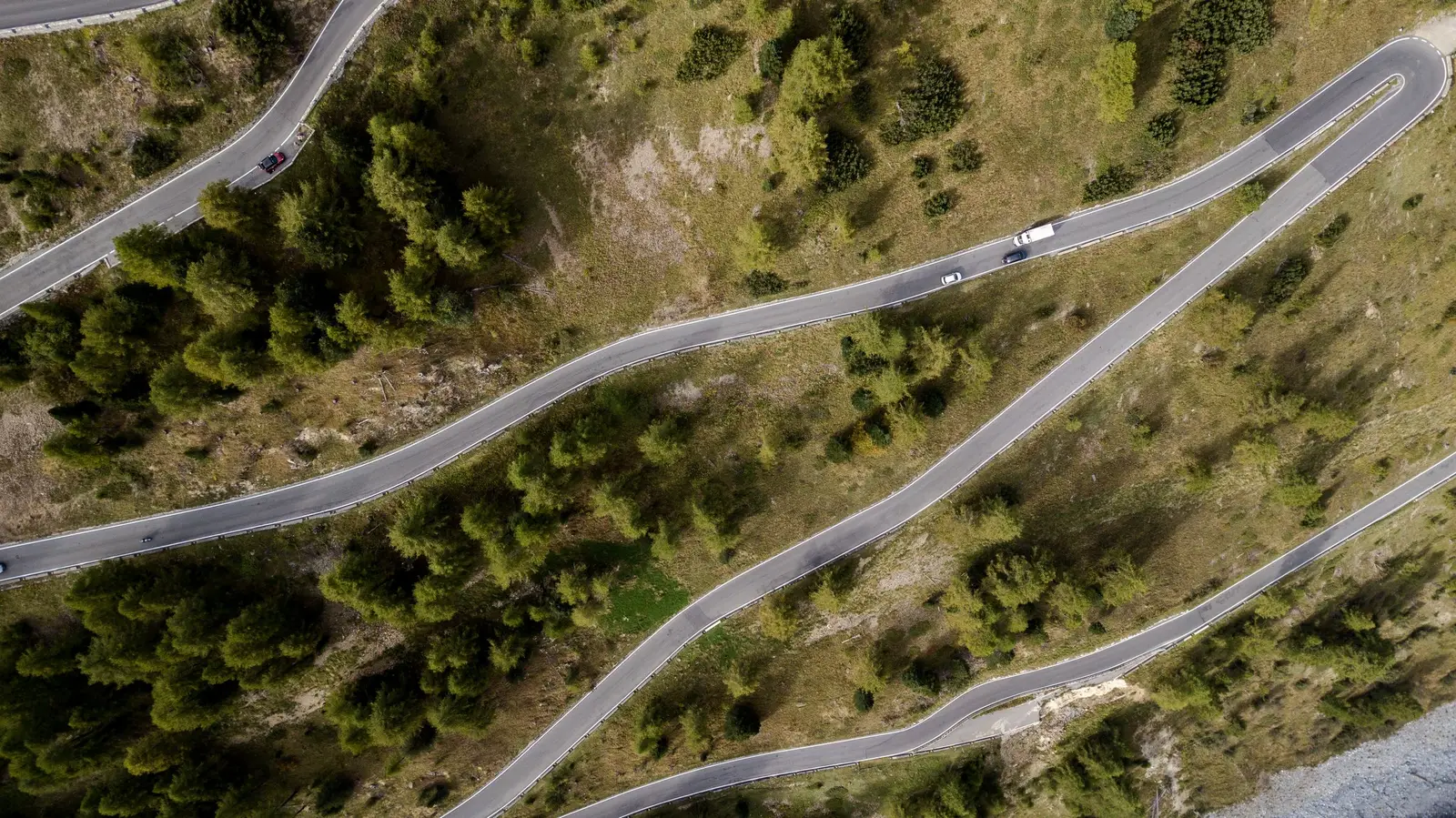 A winding road seen from above