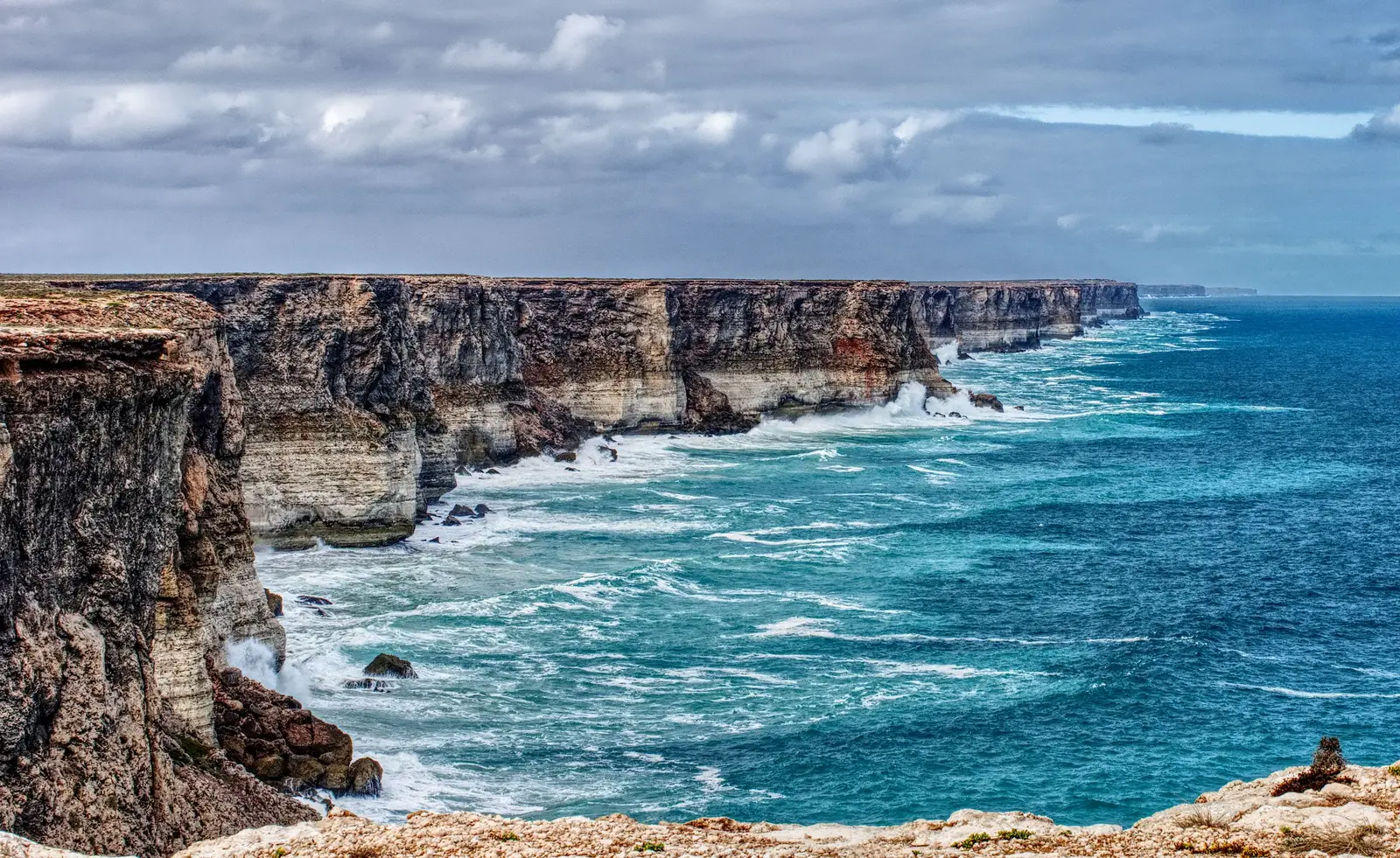 Road and cliffs of the Nullarbor