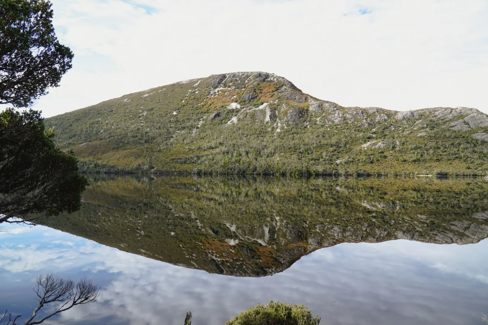 A Tasmanian lake and mountain landscape