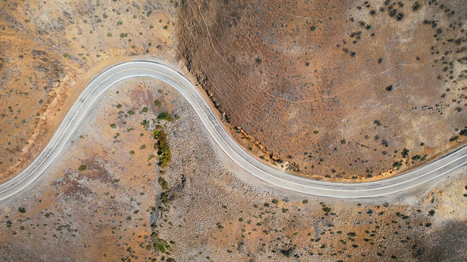 A winding road seen from above