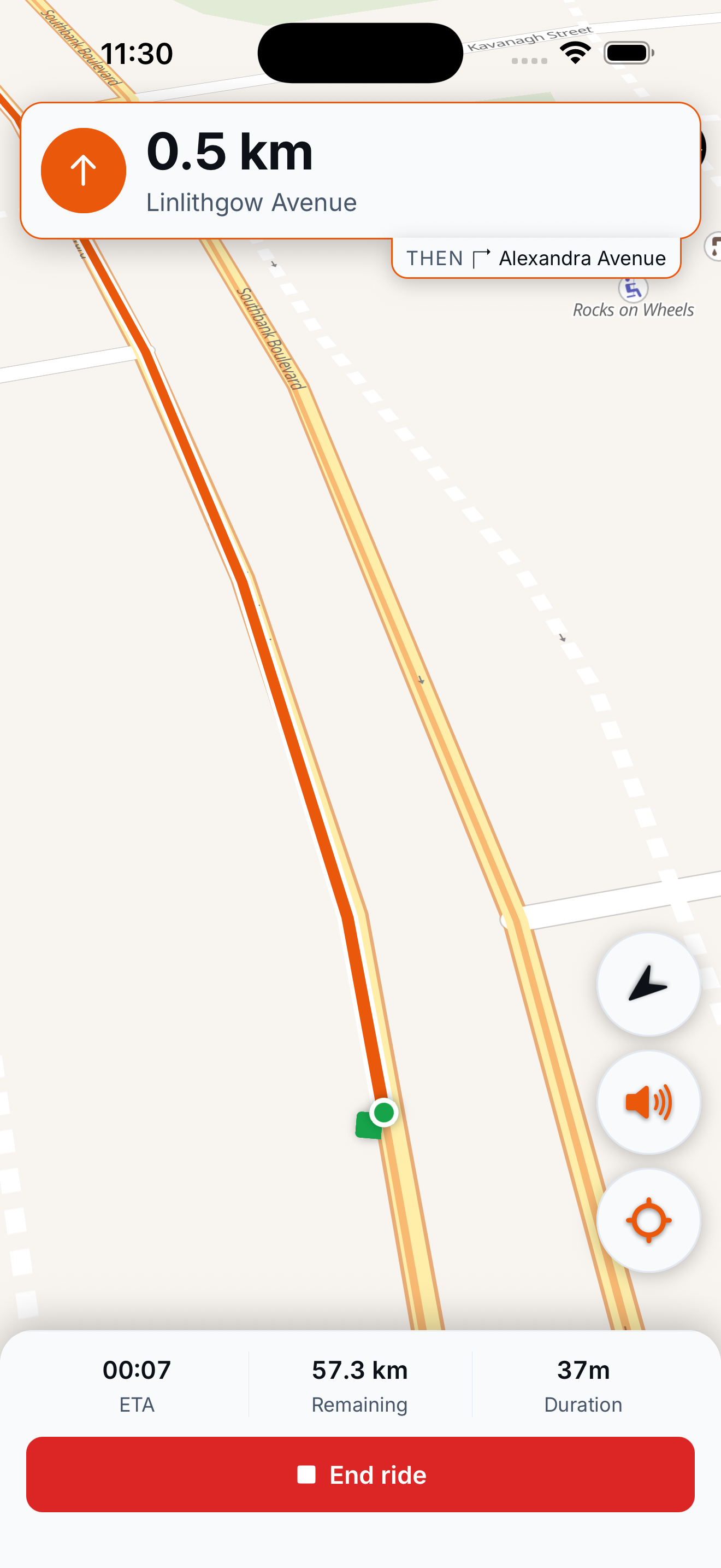 Motoridez turn-by-turn navigation showing the next maneuver and a tilted map